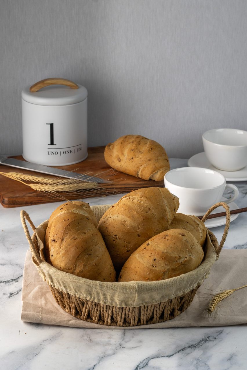 Cesta de pães União servida à mesa