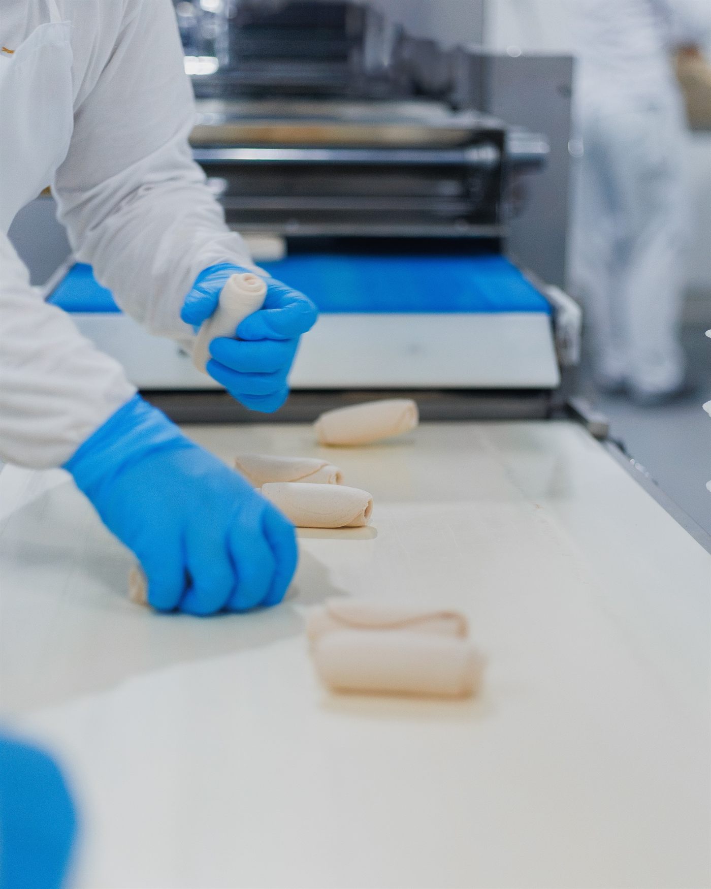 Linha de modelagem de pães na fábrica da União